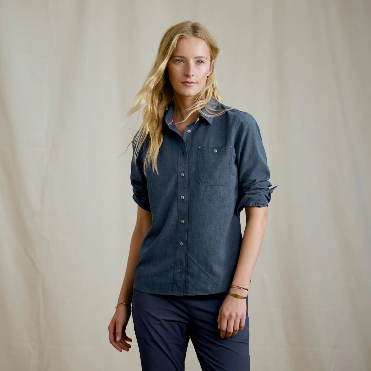 Women's Long-Sleeved Tech Chambray Work Shirt - Image 3
